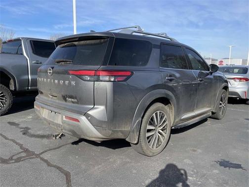 2023 Nissan Pathfinder Platinum FWD