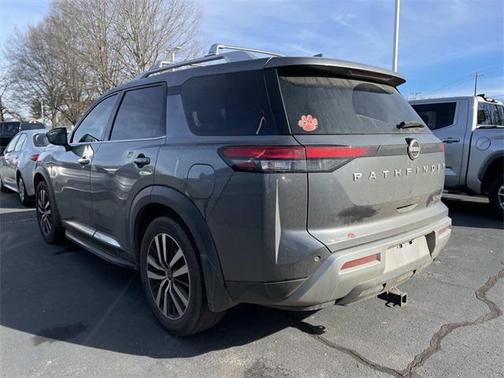 2023 Nissan Pathfinder Platinum FWD