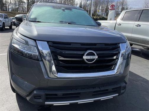 2023 Nissan Pathfinder Platinum FWD