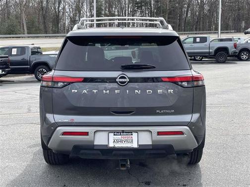 2023 Nissan Pathfinder Platinum FWD