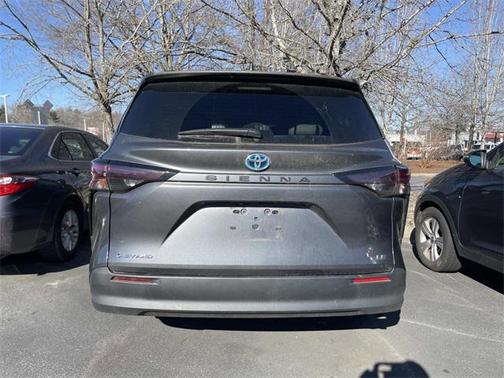 2025 Toyota Sienna LE