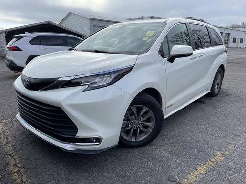 2021 Toyota Sienna XLE 7 Passenger