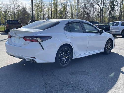 Ice Cap 2023 Toyota Camry SE