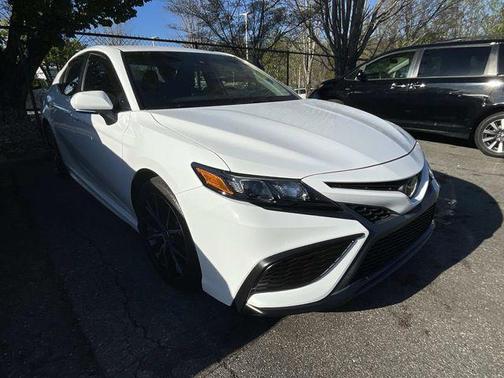 Ice Cap 2023 Toyota Camry SE