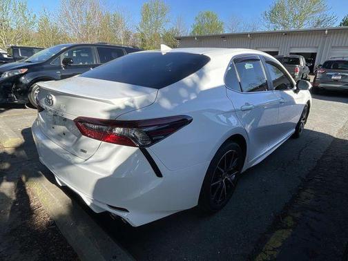 Ice Cap 2023 Toyota Camry SE