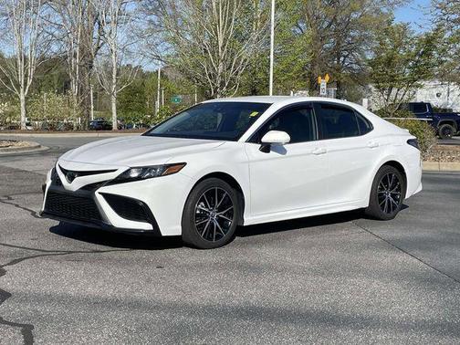 Ice Cap 2023 Toyota Camry SE