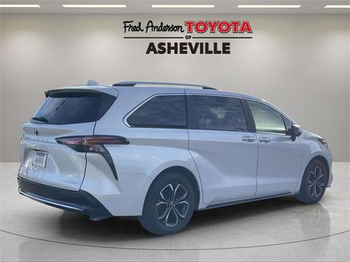 2025 Toyota Sienna Platinum 7 Passenger