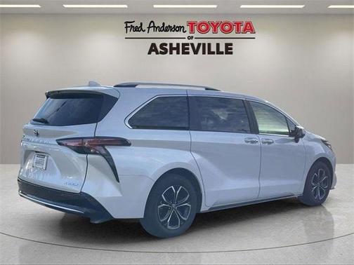 2025 Toyota Sienna Platinum