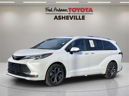 2025 Toyota Sienna Platinum 7 Passenger