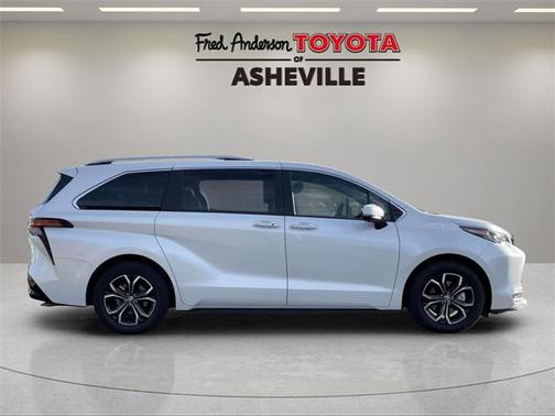 2025 Toyota Sienna Platinum 7 Passenger