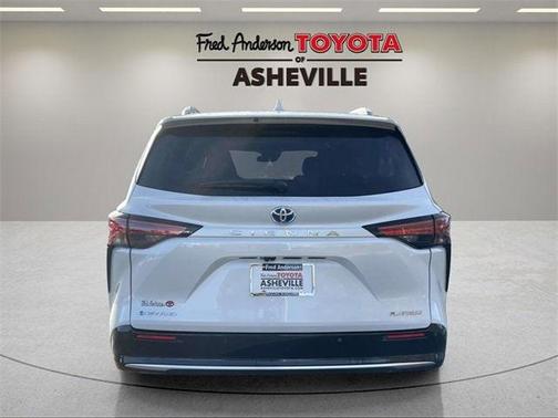 2025 Toyota Sienna Platinum