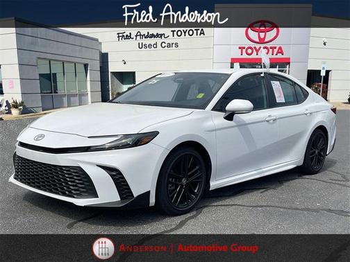 2025 Toyota Camry SE