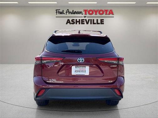 2022 Toyota Highlander Hybrid XLE