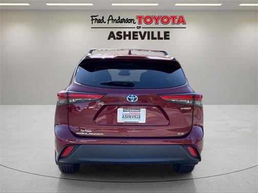 2022 Toyota Highlander Hybrid XLE