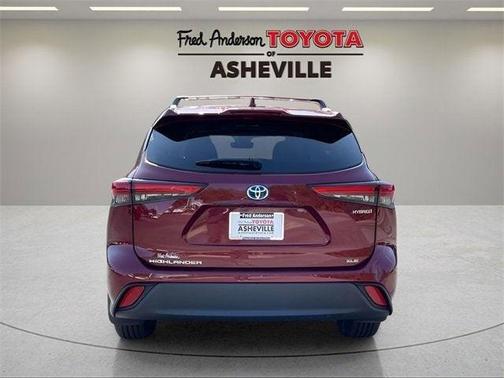 2022 Toyota Highlander Hybrid XLE