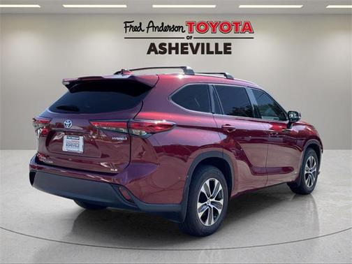 2022 Toyota Highlander Hybrid XLE