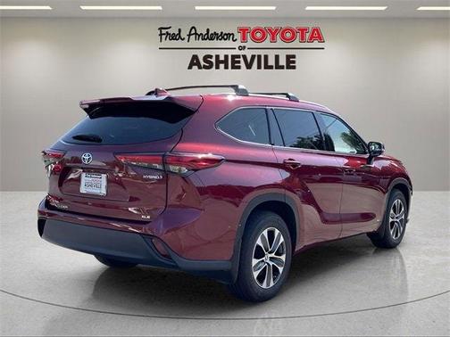 2022 Toyota Highlander Hybrid XLE
