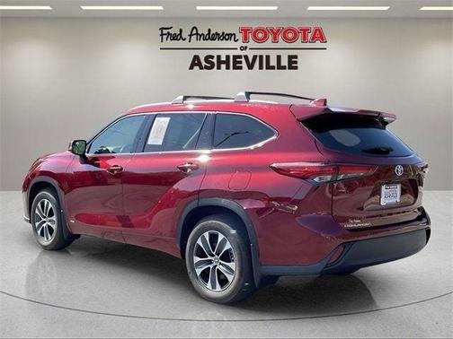 2022 Toyota Highlander Hybrid XLE
