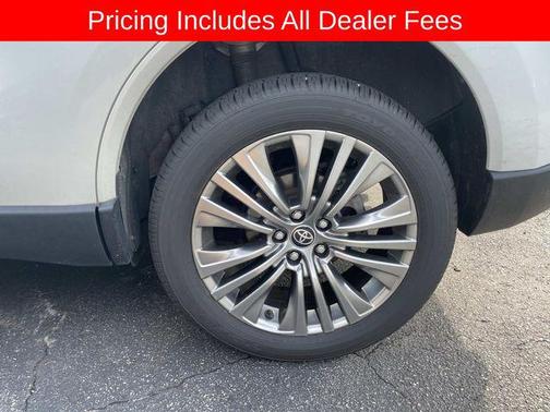 Blizzard Pearl 2022 Toyota Venza XLE