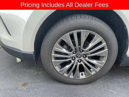 Blizzard Pearl 2022 Toyota Venza XLE
