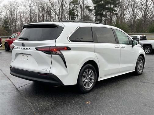 2022 Toyota Sienna XLE