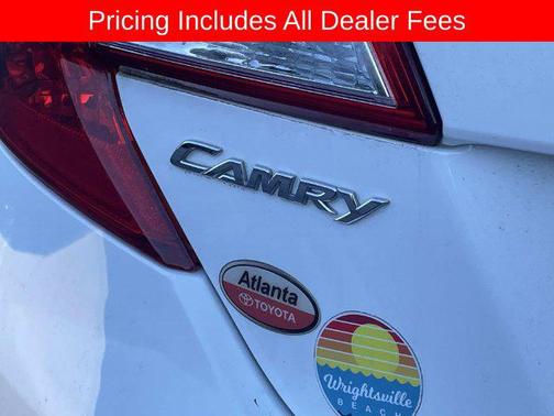 Super White 2014 Toyota Camry SE