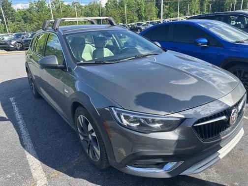 2018 Buick Regal TourX Essence