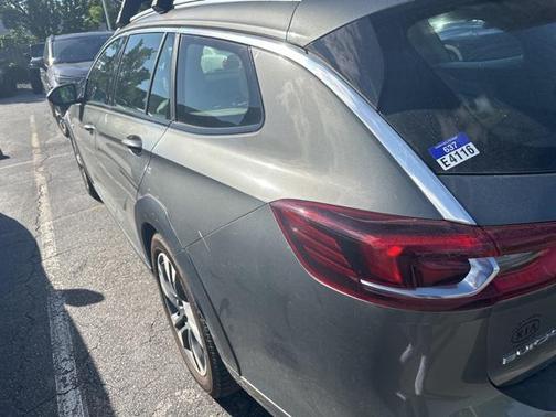 2018 Buick Regal TourX Essence