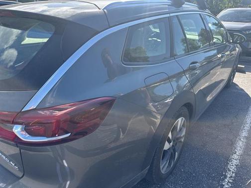 2018 Buick Regal TourX Essence