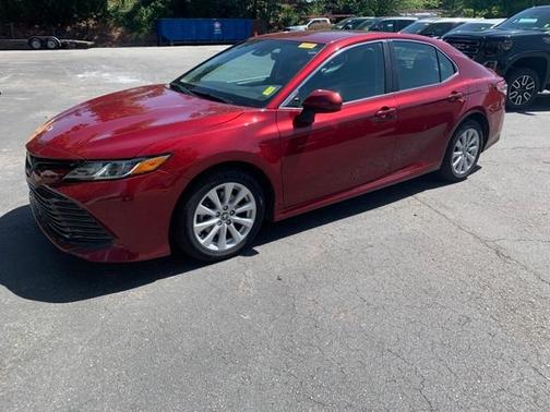 Photo 3 of 24 of 2020 Toyota Camry LE