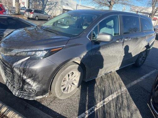 2025 Toyota Sienna XLE