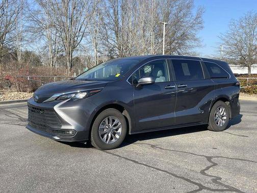 Magnetic Gray Metallic 2025 Toyota Sienna XLE