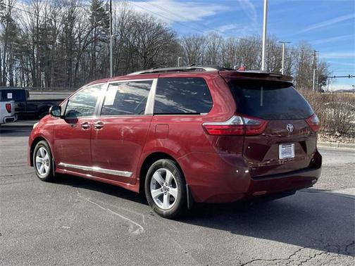 2020 Toyota Sienna LE