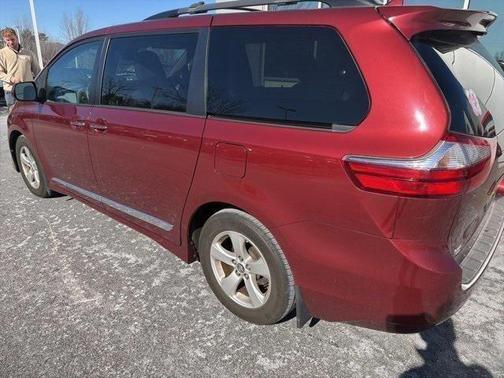 2020 Toyota Sienna LE