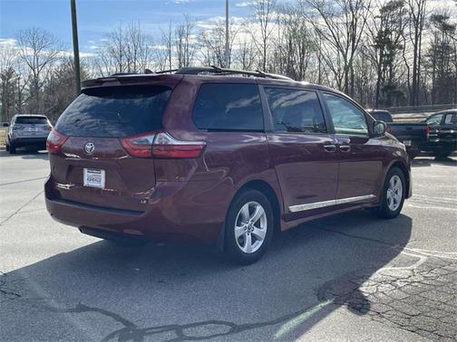 2020 Toyota Sienna LE