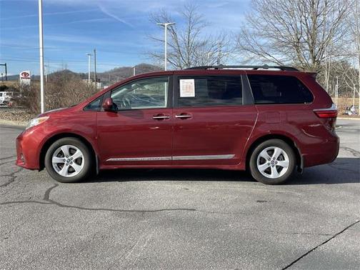 2020 Toyota Sienna LE