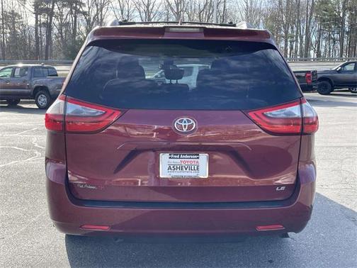 2020 Toyota Sienna LE