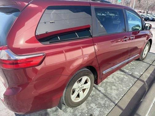 2020 Toyota Sienna LE