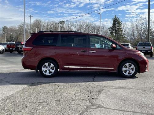 2020 Toyota Sienna LE