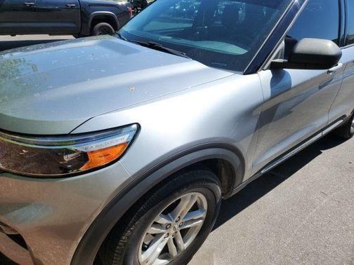 ICONIC SILVER METALLIC 2020 Ford Explorer XLT