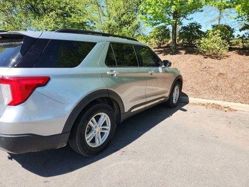 ICONIC SILVER METALLIC 2020 Ford Explorer XLT