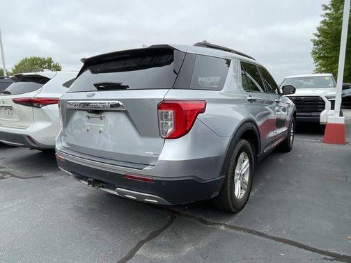 ICONIC SILVER METALLIC 2020 Ford Explorer XLT