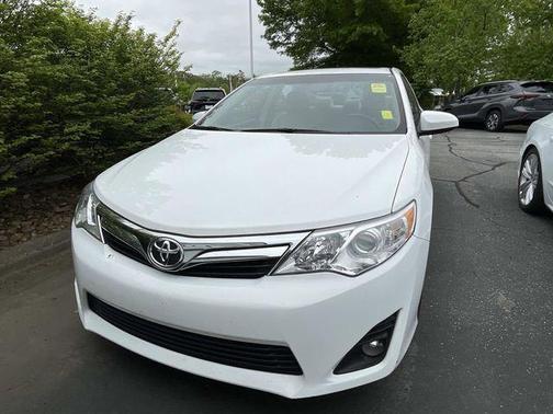 Super White 2014 Toyota Camry LE
