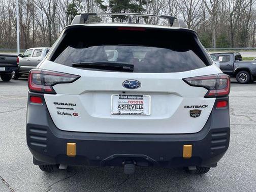 Crystal White Pearl 2023 Subaru Outback Wilderness