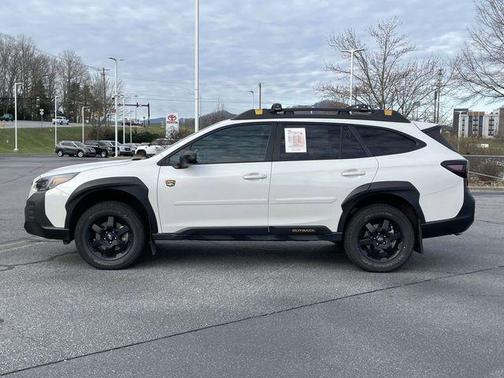 Crystal White Pearl 2023 Subaru Outback Wilderness