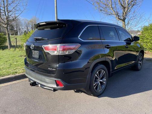 Midnight Black Metallic 2016 Toyota Highlander XLE