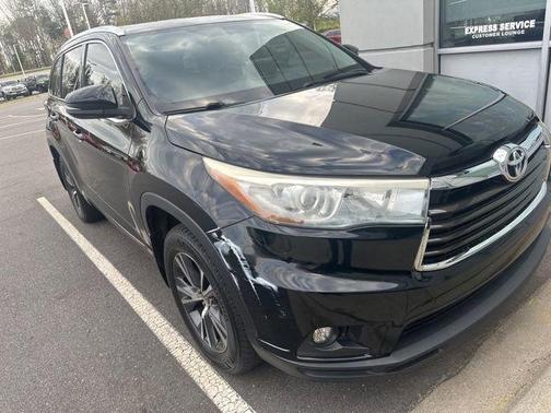 Midnight Black Metallic 2016 Toyota Highlander XLE
