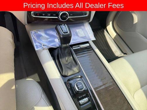 Magic Blue Metallic 2017 Volvo XC90 T6 Momentum