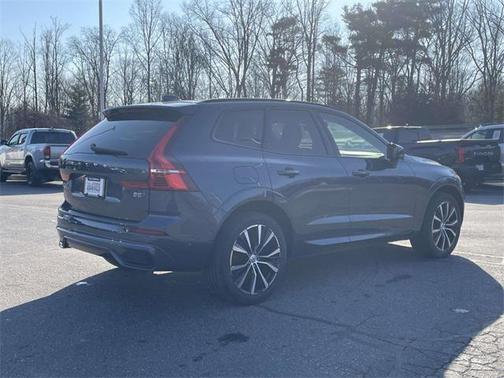 2024 Volvo XC60 B5 Plus Dark Theme