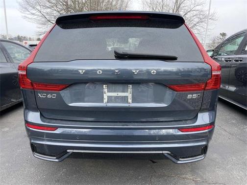 2024 Volvo XC60 B5 Plus Dark Theme